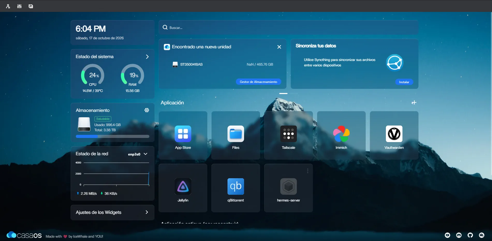 CasaOS dashboard showing CPU and RAM usage and my installed applications